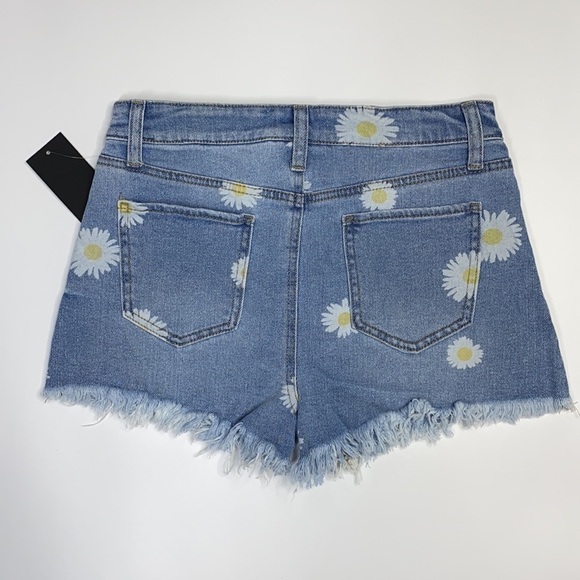 Material Girl Floral Raw Hem Shorts NWT Size 9 - Picture 2 of 9